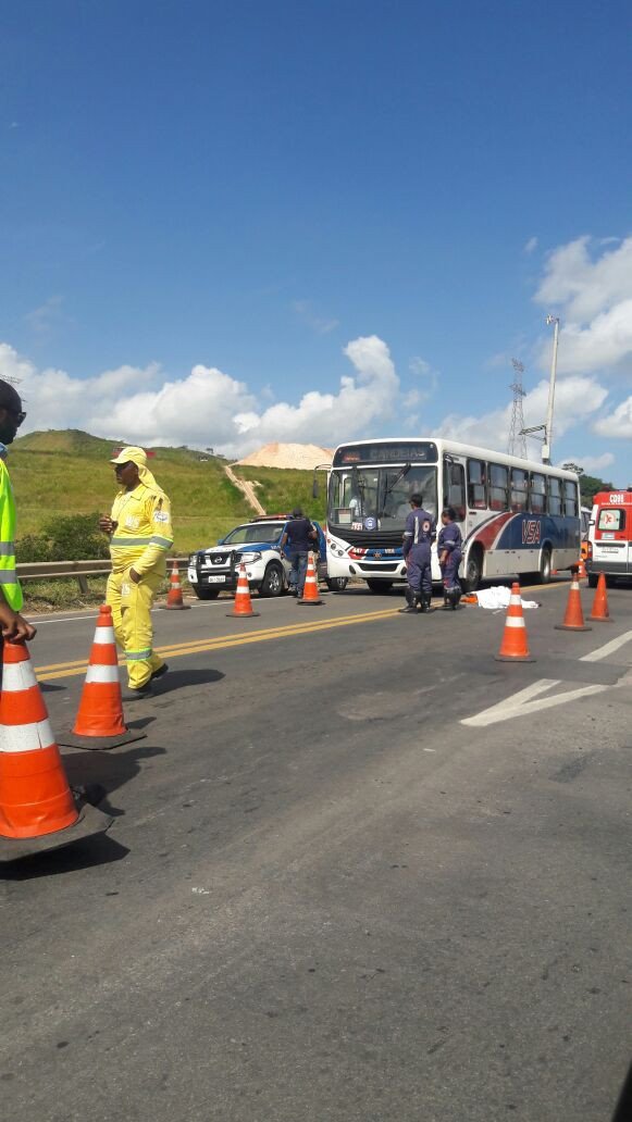 Candeias: Homem morre atropelado em viaduto na BR-324