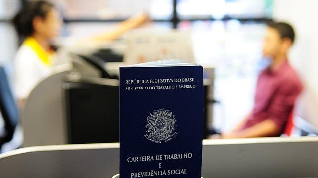 Taxa de desemprego sobe e fica em 12,4% em fevereiro