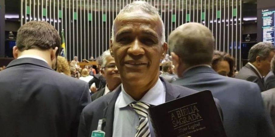 Projeto de Isidório veta verba pública para ‘valorização’ de ideologia de gênero