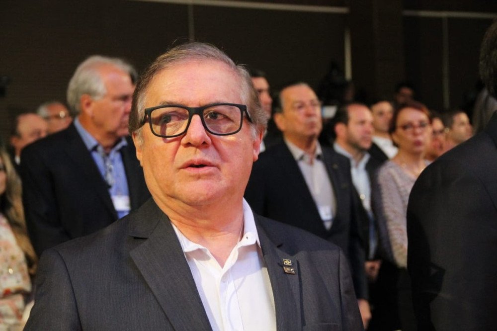 Bolsonaro demite Vélez e nomeia Abraham Weintraub como ministro da Educação