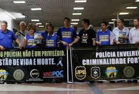 Policiais civis, federais e rodoviários federais protestam no aeroporto de Salvador