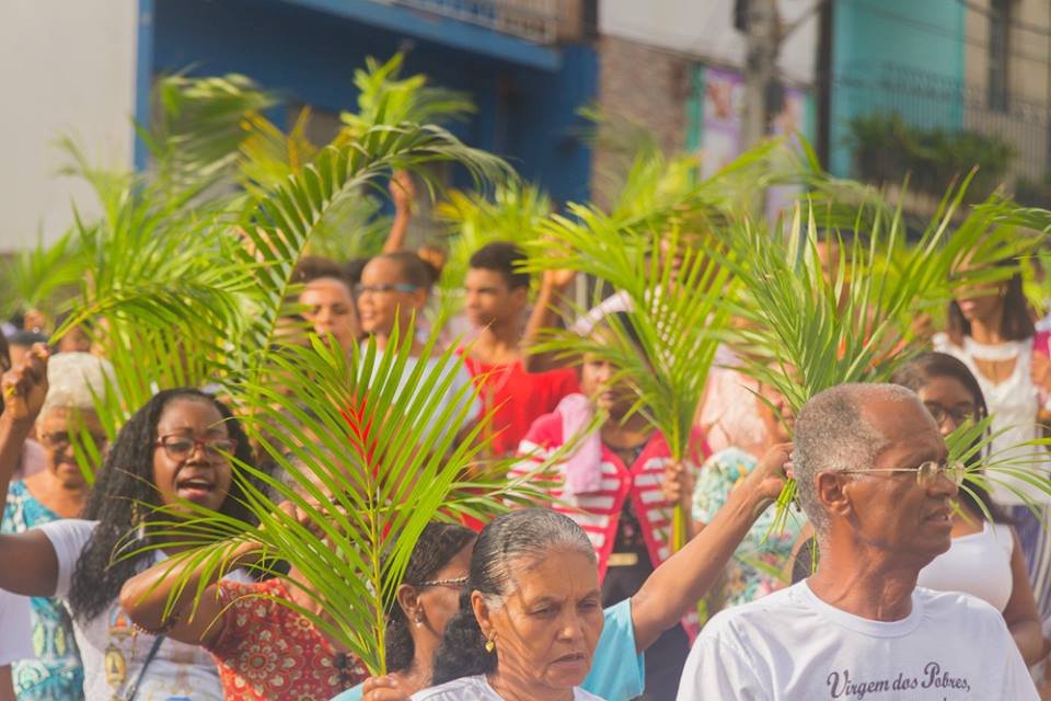 Candeias: Domingo de Ramos inicia celebrações da Semana Santa