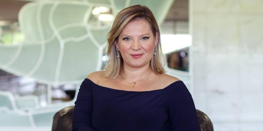 Joice Hasselman usa verba pública para voltar do carnaval