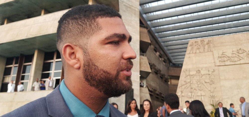 Deputado quer entregar BA para 'Santíssima Trindade' e anular pacto com 'anjos das trevas'