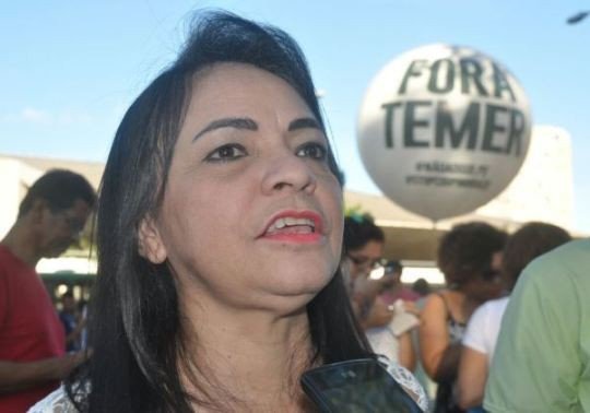 Prefeita de Lauro de Freitas tem pedido de impeachment feito pelo MBL; oposição vê dificuldade