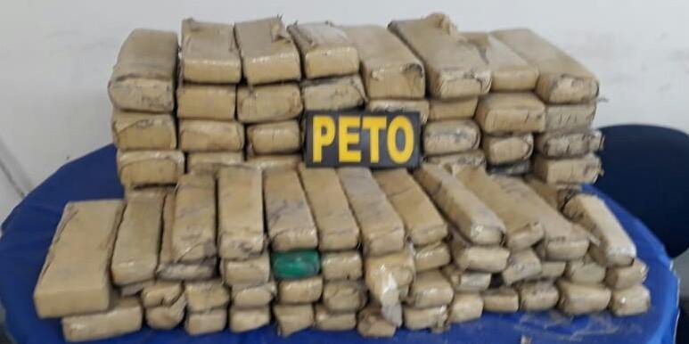 Polícia apreende 120 quilos de maconha e quatro mil pedras de crack em Camaçari