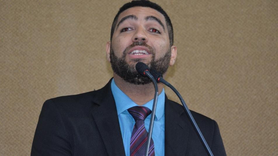 VICE-LÍDER DO GOVERNO, PASTOR ISIDÓRIO FILHO PEDE A CONSTRUÇÃO DE UMA NOVA AVENIDA PARA CANDEIAS