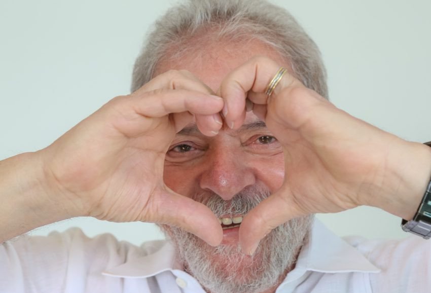 Lula está apaixonado e tem planos de se casar.