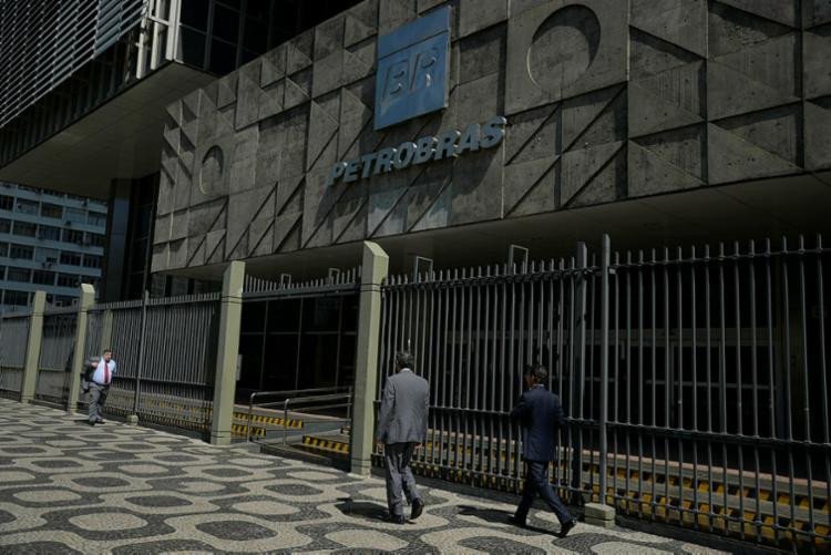 Petrobras divulga venda de 22 concessões terrestres na Bahia; Candeias está na lista