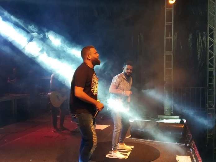 SÃO F. DO CONDE: DUPLA SERTANEJA SE APRESENTA NO ARRIÁ DO CHICO