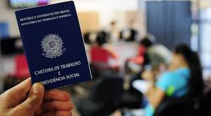 Desemprego cai de 12,4% para 12,3% no trimestre encerrado em maio