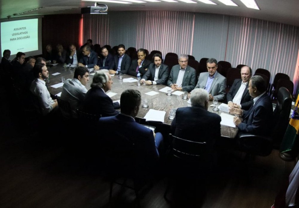 Começa reunião de Rui com deputados federais e senadores na Governadoria