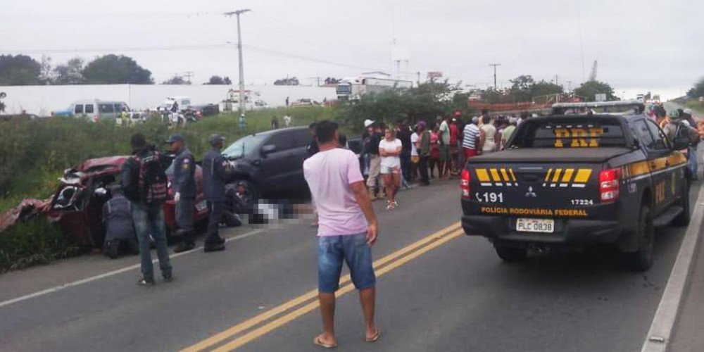 Grave acidente deixa mortos e feridos na BR-101