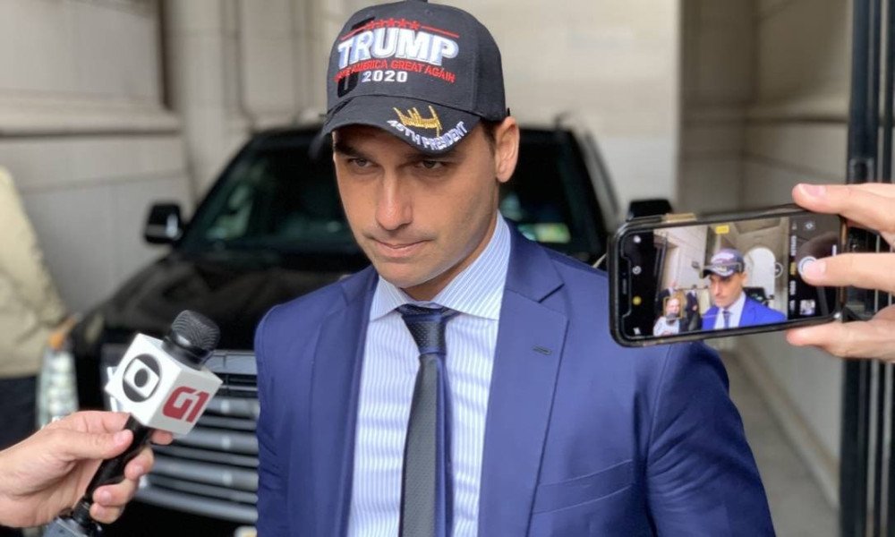 'Pretendo beneficiar filho meu, sim’, diz Bolsonaro sobre indicação de Eduardo para embaixada nos EUA