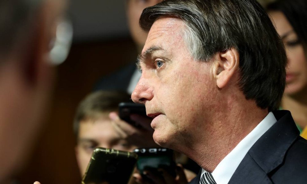 Tem algum nordestino ofendido aí?', pergunta Bolsonaro a cidadãos em Brasília