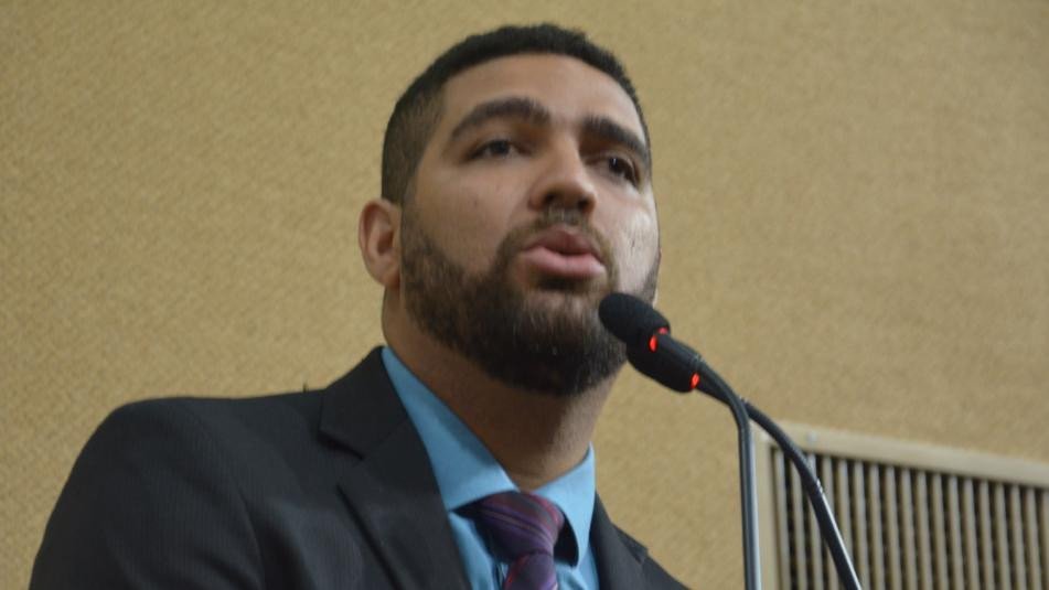 ISIDÓRIO FILHO QUER PROIBIR VENDA E USO DE CANUDOS PLÁSTICOS NA BAHIA