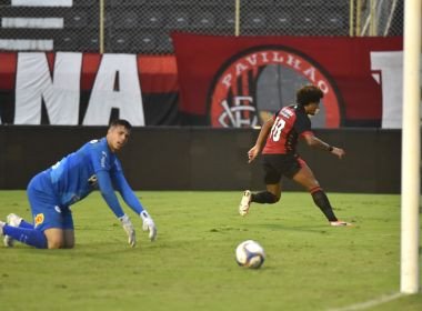 Vitória passa pela Ponte Preta por 2 x1