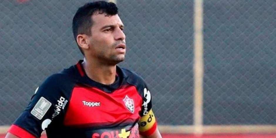 Paulo Carneiro anuncia rescisão com centroavante Neto Baiano