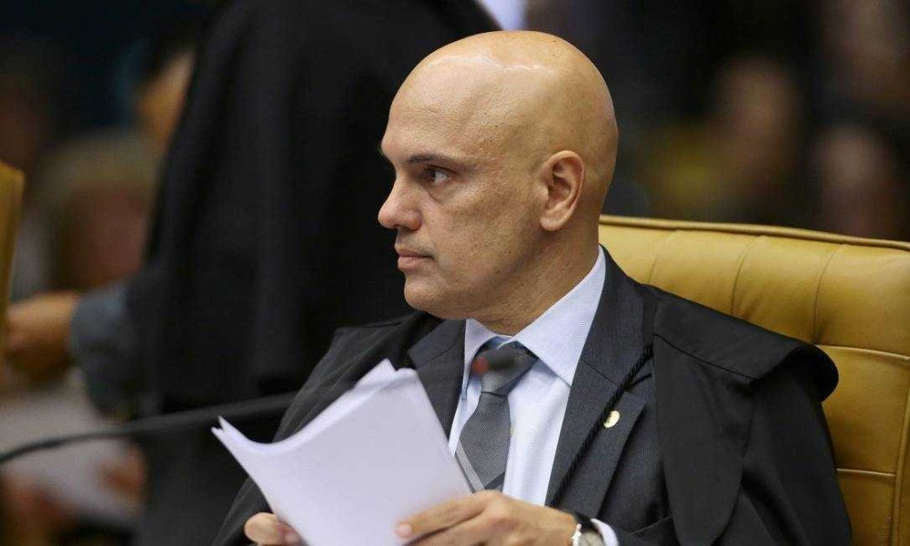 Após Fux, Moraes determina envio de mensagens hackeadas ao STF