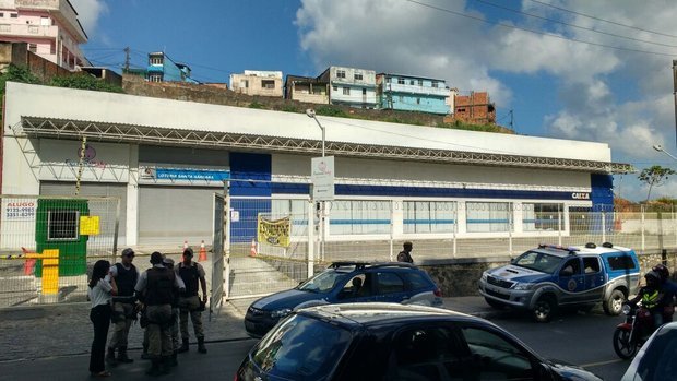 Bandidos explodem agência da Caixa Econômica do Largo no Tanque