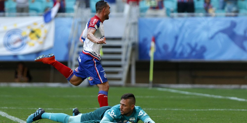 Com Gilberto inspirado, Bahia faz 3x0 no Flamengo