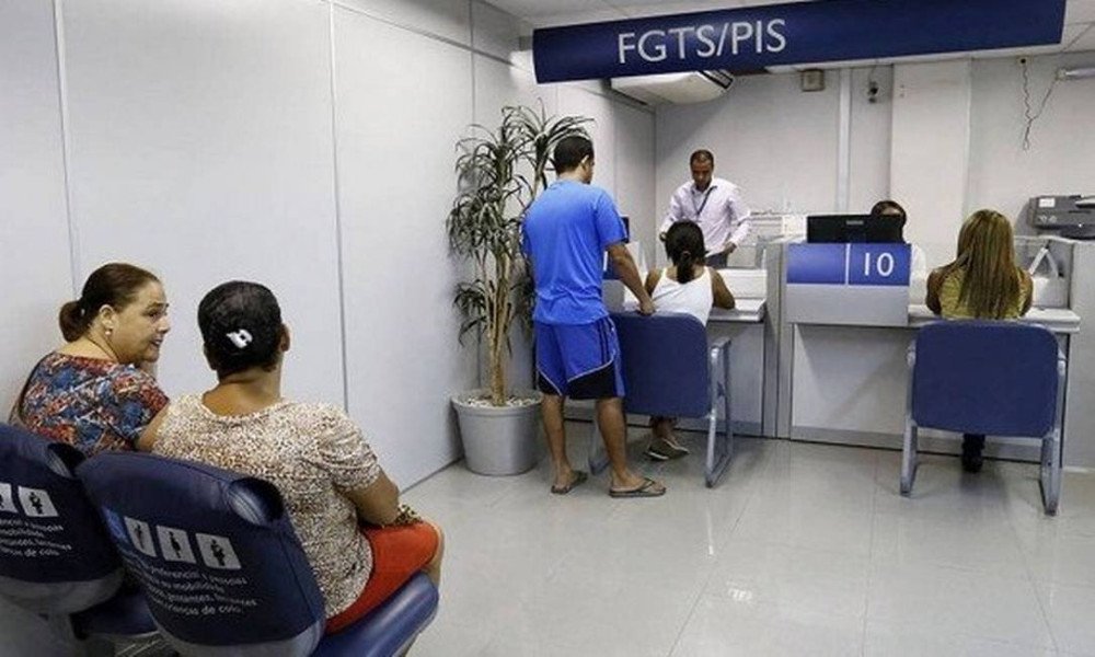 Saque de R$ 500 do FGTS começa em 13 setembro: veja o calendário