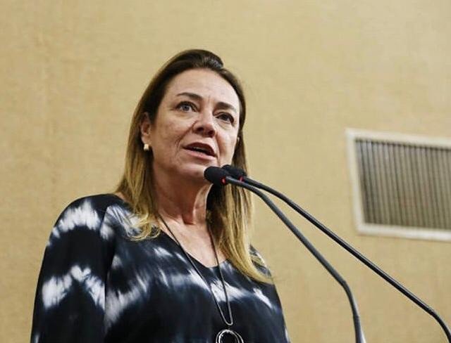 CCJ aprova projeto de lei que obriga maternidades a fornecer leite materno a recém nascidos