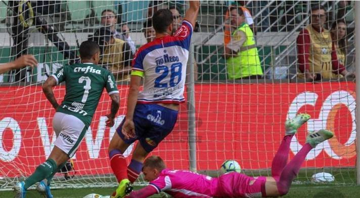 Em jogo de 4 gols e 2 expulsões, Palmeiras e Bahia empatam no Allianz Paque