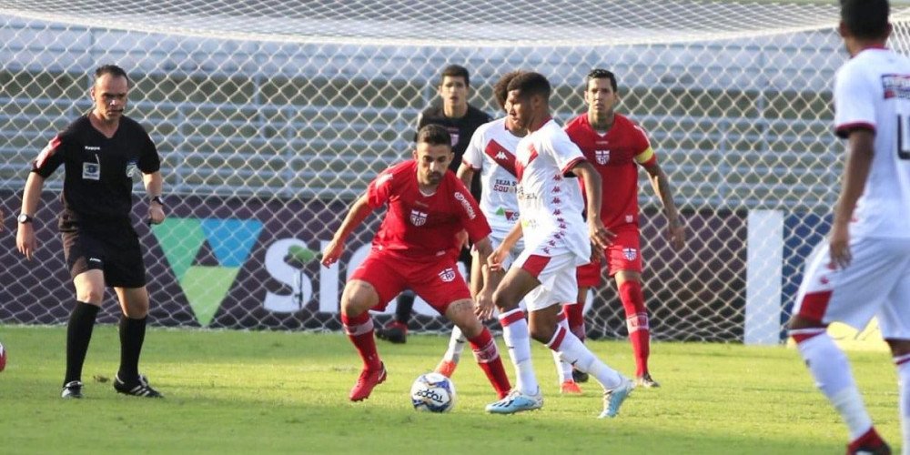 Vitória vence o CRB, consegue 1º triunfo fora de casa nesta Série B e sai do Z4