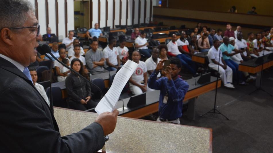 EM SESSÃO ESPECIAL, ROSEMBERG PINTO DIZ QUE VAI LUTAR PARA INSTITUIR DIA DA CAPOEIRA NA BAHIA
