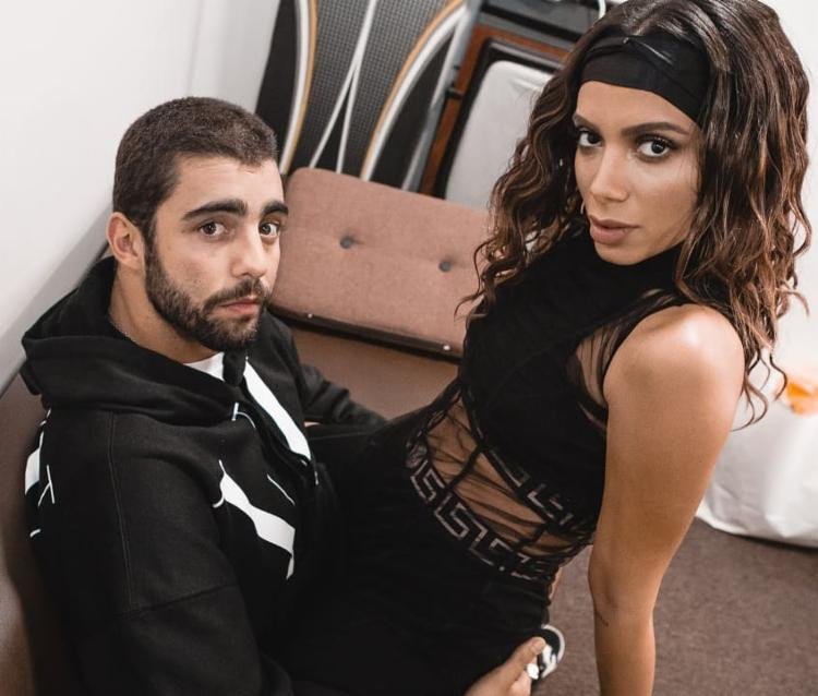 Anitta e Pedro Scooby dão 'um tempo' após três meses de namoro