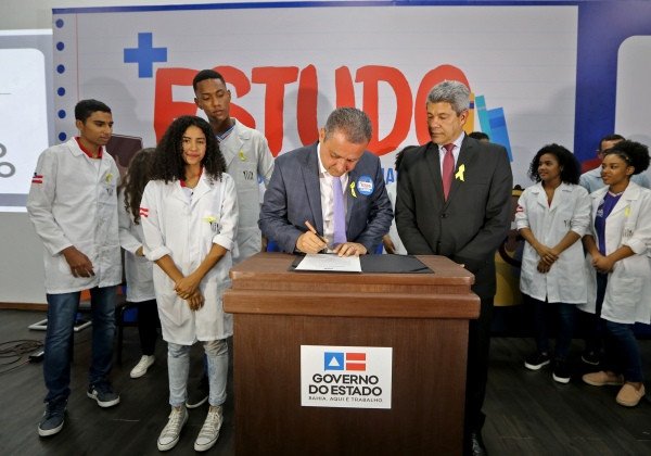 Monitoria do projeto Mais Estudo nas escolas estaduais começa nesta segunda