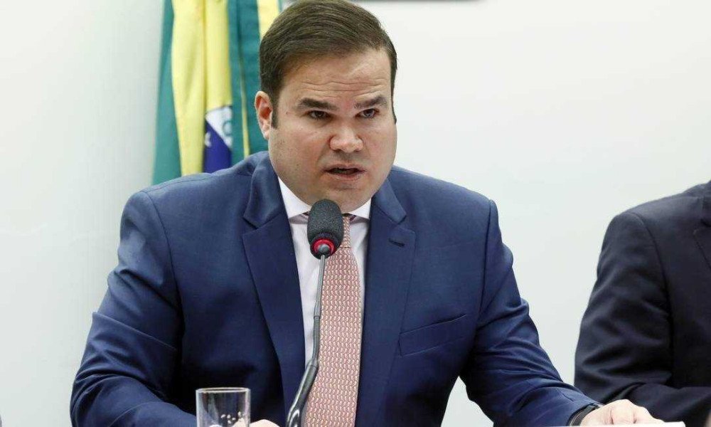 Comissão aumenta fundo partidário e proíbe corte do valor