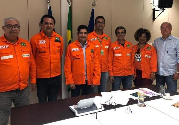 ACM Neto promete defender permanência da Petrobras na Bahia
