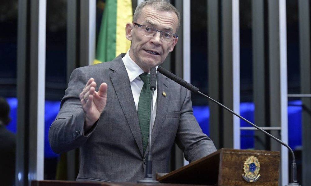 Senador homossexual questiona Aras por assinar carta que pede cura gay: 'Eu sou doente?'; 'Não li', responde futuro PGR