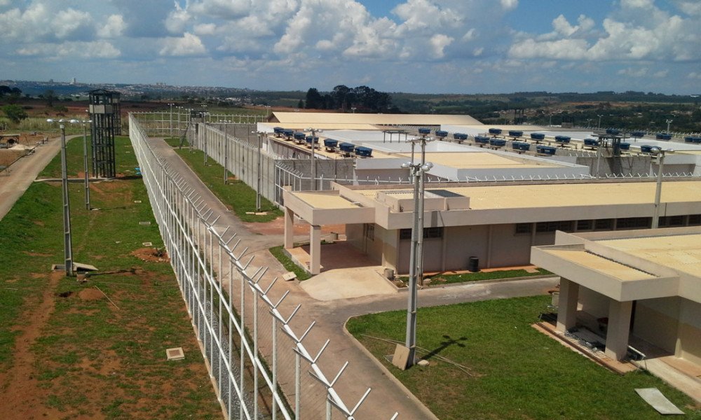 Conheça a dura rotina de mulheres, mães e filhas que têm parentes presos