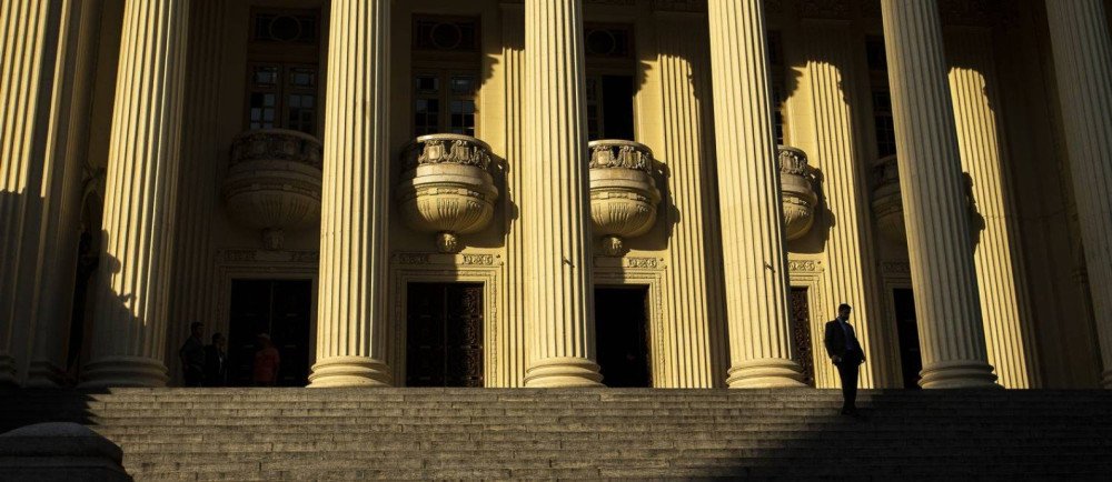 Quase dez vezes a de um professor, média da aposentadoria na Alerj é de R$ 30 mil