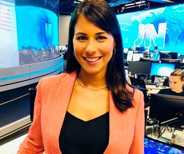 Jornalista Jéssica Senra recebe Moção de Aplausos da Câmara Municipal de Candeias