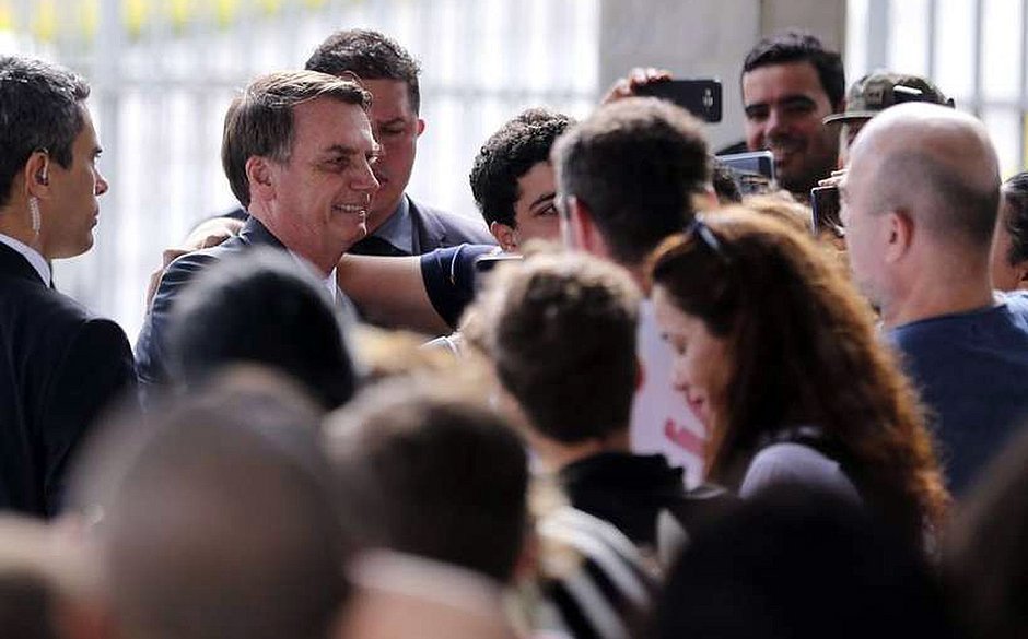 Bolsonaro diz a apoiador para 'esquecer o PSL' e pede para não divulgar; assista