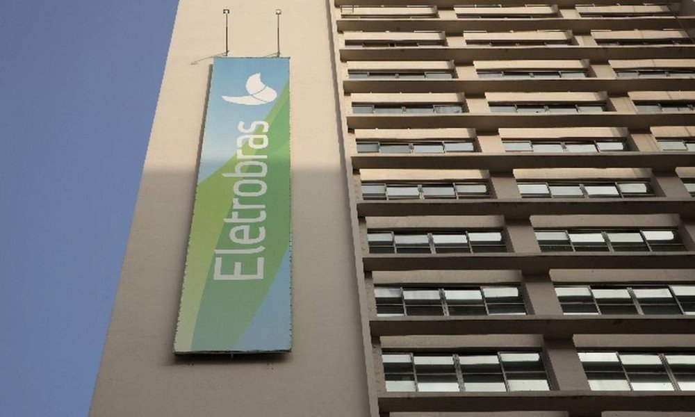 Eletrobras anuncia PDV para 1.681 funcionários. Medida representaria cortes de R$ 510 milhões