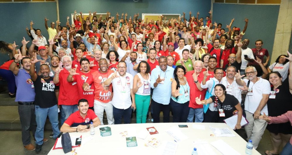 Jacó retira candidatura e declara apoio a Elen em eleições para o PT baiano