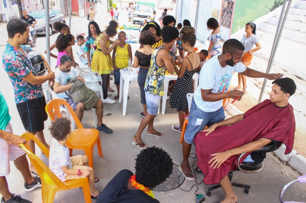 Ação social, brincadeiras e distribuição de brinquedos; foram elementos para um domingo especial na Comunidade do Sarandi!