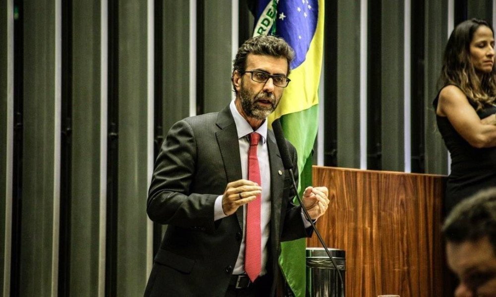 Deputados do PSOL pedem investigação de Bolsonaro no caso Marielle