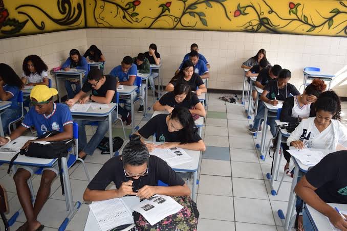 Entorno de 3 mil estudantes fazem o primeiro dia de provas do Enem em Candeias