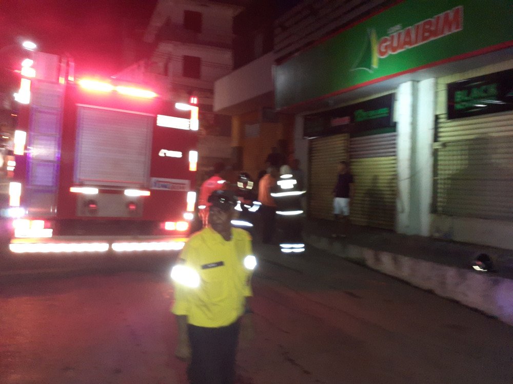 Incêndio toma conta da Loja Guaibim e Bombeiros são acionados!