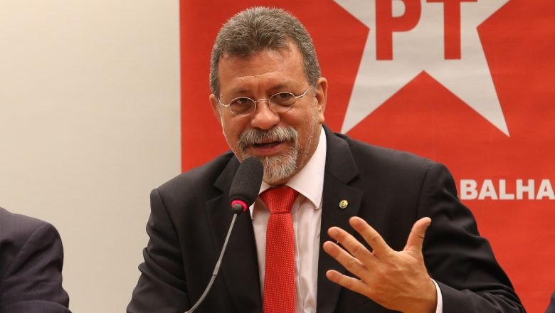 Líder da minoria diz : Esse papo de PT apoiar golpista é coisa de imprensa golpista.