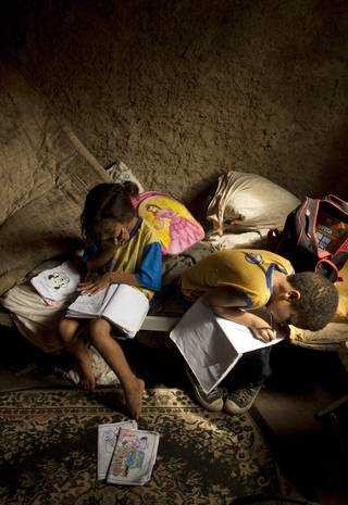 Crise empurrou 4,5 milhões para extrema pobreza, que bateu recorde e atingiu 13,5 milhões de brasileiros