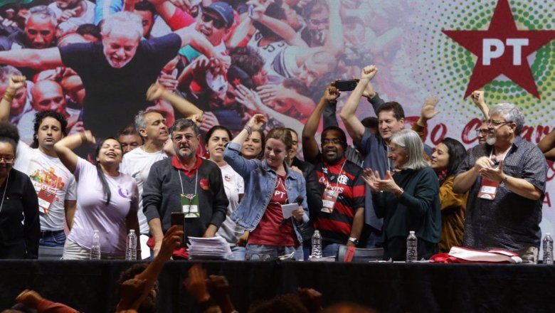 Gleisi Hoffmann é reeleita presidenta do Partido dos Trabalhadores
