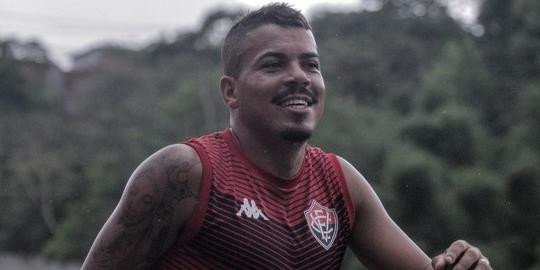 Presidente do Vitória anuncia renovação com Carleto por dois anos