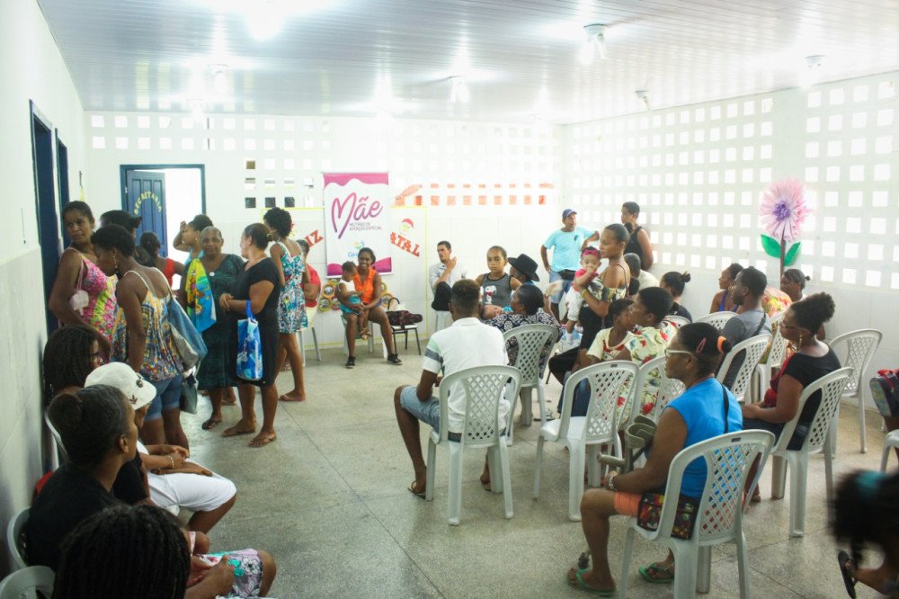 Candeias: MÃE leva serviços para Mangabeira